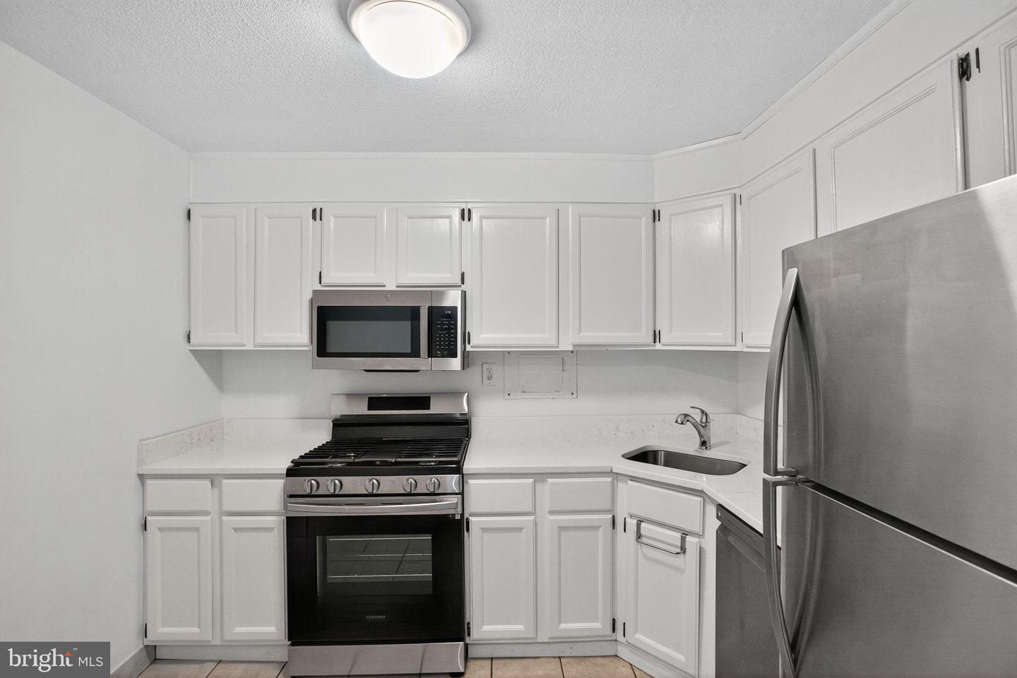 4600 S FOUR MILE RUN DR #421, ARLINGTON, Virginia 22204, 1 Bedroom Bedrooms, 2 Rooms Rooms,1 BathroomBathrooms,Residential,For sale,4600 S FOUR MILE RUN DR #421,VAAR2062850 MLS # VAAR2062850 4600 S FOUR MILE RUN DR #421, ARLINGTON, Virginia 22204, 1 Bedroom Bedrooms, 2 Rooms Rooms,1 BathroomBathrooms,Residential,For sale,4600 S FOUR MILE RUN DR #421,VAAR2062850 MLS # VAAR2062850