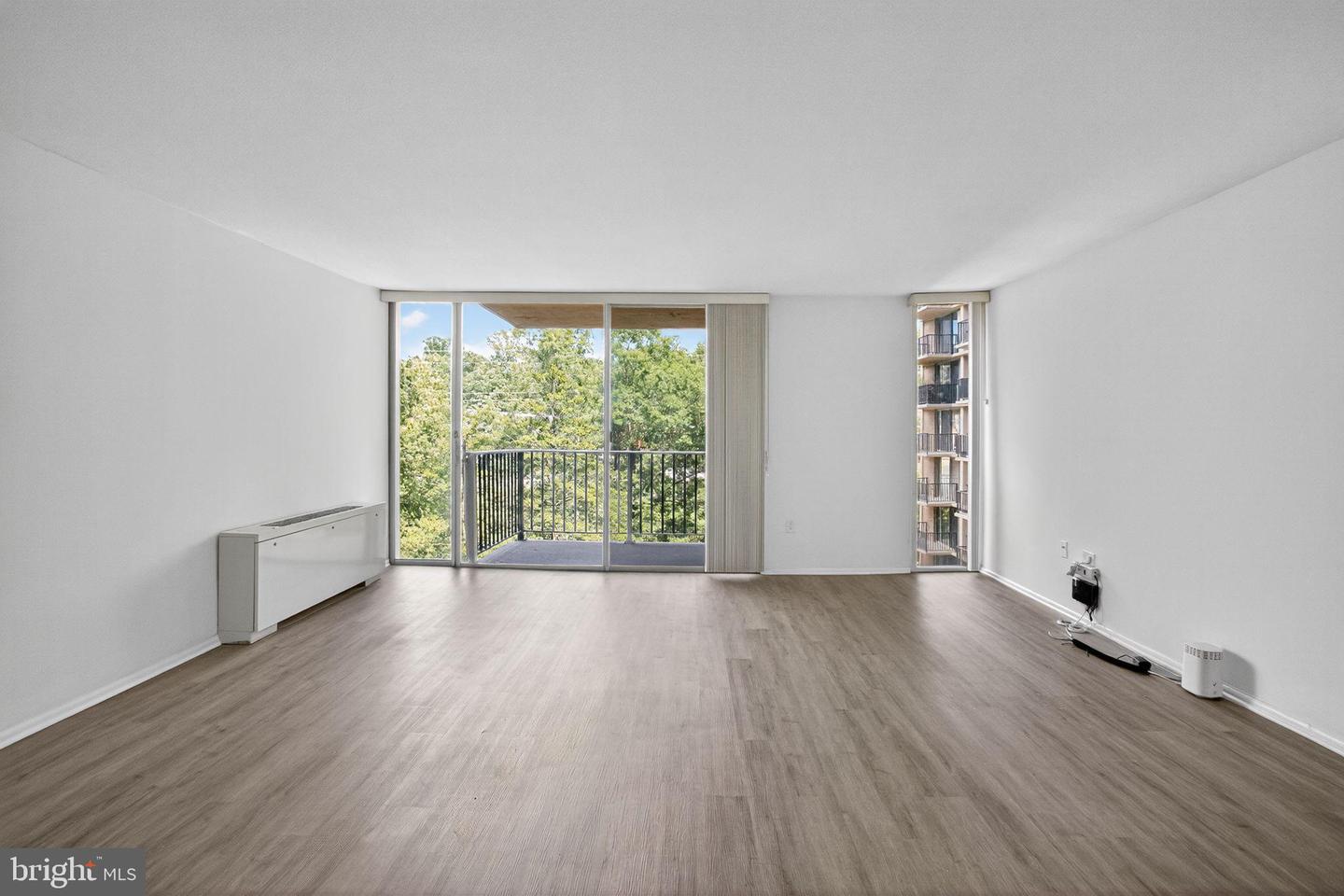 4600 S FOUR MILE RUN DR #421, ARLINGTON, Virginia 22204, 1 Bedroom Bedrooms, 2 Rooms Rooms,1 BathroomBathrooms,Residential,For sale,4600 S FOUR MILE RUN DR #421,VAAR2062850 MLS # VAAR2062850 4600 S FOUR MILE RUN DR #421, ARLINGTON, Virginia 22204, 1 Bedroom Bedrooms, 2 Rooms Rooms,1 BathroomBathrooms,Residential,For sale,4600 S FOUR MILE RUN DR #421,VAAR2062850 MLS # VAAR2062850