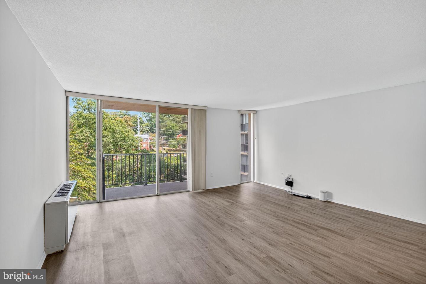 4600 S FOUR MILE RUN DR #421, ARLINGTON, Virginia 22204, 1 Bedroom Bedrooms, 2 Rooms Rooms,1 BathroomBathrooms,Residential,For sale,4600 S FOUR MILE RUN DR #421,VAAR2062850 MLS # VAAR2062850 4600 S FOUR MILE RUN DR #421, ARLINGTON, Virginia 22204, 1 Bedroom Bedrooms, 2 Rooms Rooms,1 BathroomBathrooms,Residential,For sale,4600 S FOUR MILE RUN DR #421,VAAR2062850 MLS # VAAR2062850