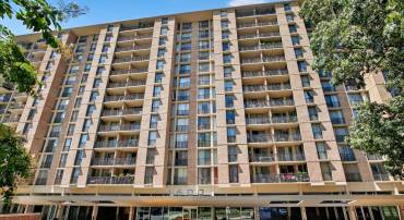 4600 S FOUR MILE RUN DR #421, ARLINGTON, Virginia 22204, 1 Bedroom Bedrooms, 2 Rooms Rooms,1 BathroomBathrooms,Residential,For sale,4600 S FOUR MILE RUN DR #421,VAAR2062850 MLS # VAAR2062850