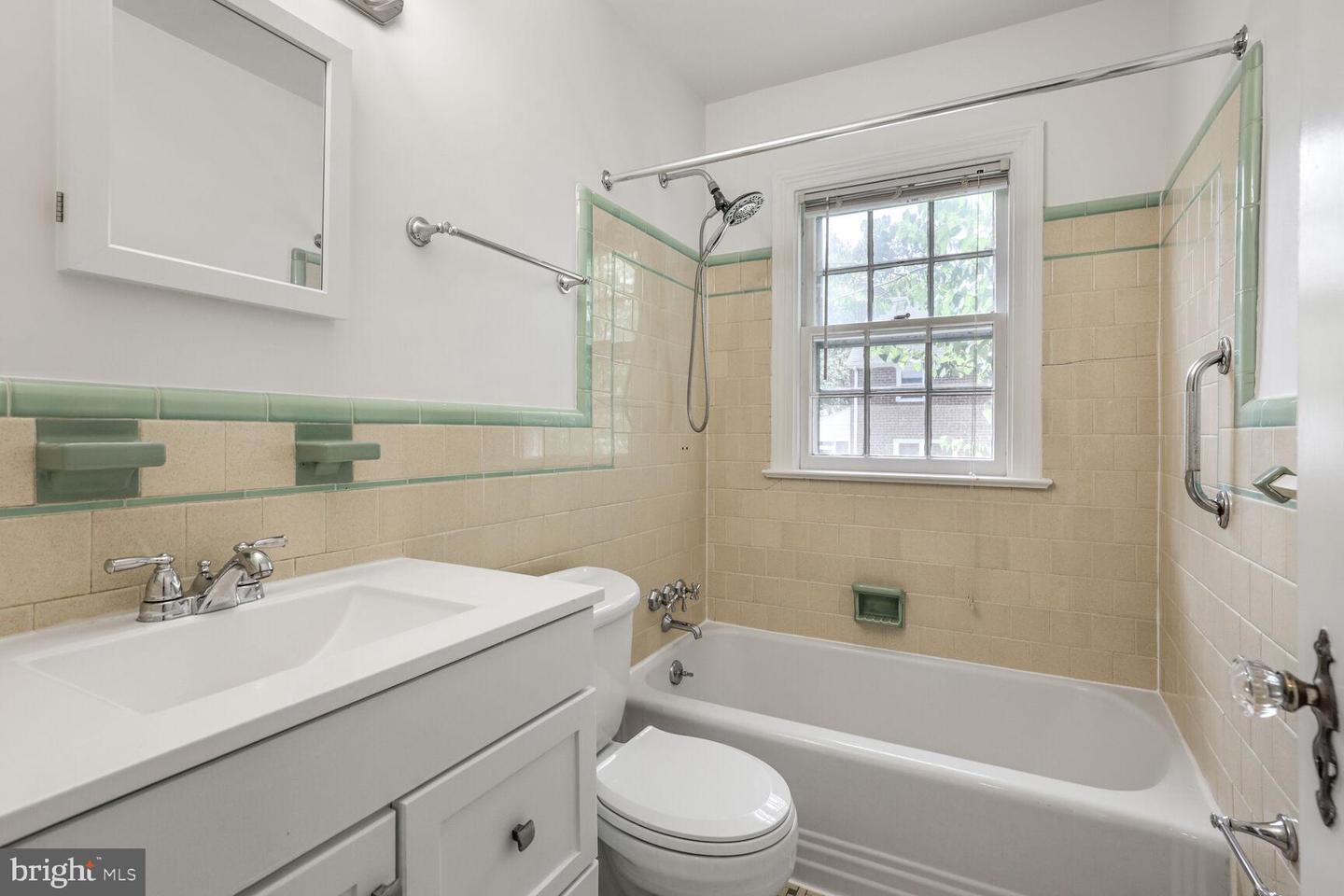834 N ABINGDON ST, ARLINGTON, Virginia 22203, 4 Bedrooms Bedrooms, ,2 BathroomsBathrooms,Residential,For sale,834 N ABINGDON ST,VAAR2057106 MLS # VAAR2057106