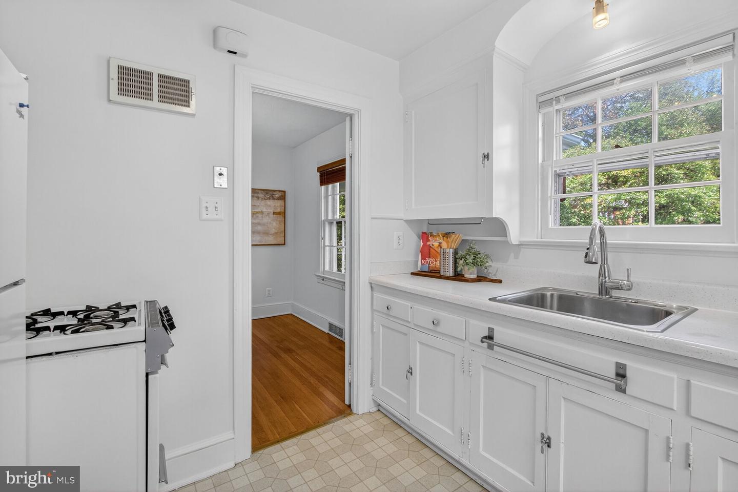 834 N ABINGDON ST, ARLINGTON, Virginia 22203, 4 Bedrooms Bedrooms, ,2 BathroomsBathrooms,Residential,For sale,834 N ABINGDON ST,VAAR2057106 MLS # VAAR2057106