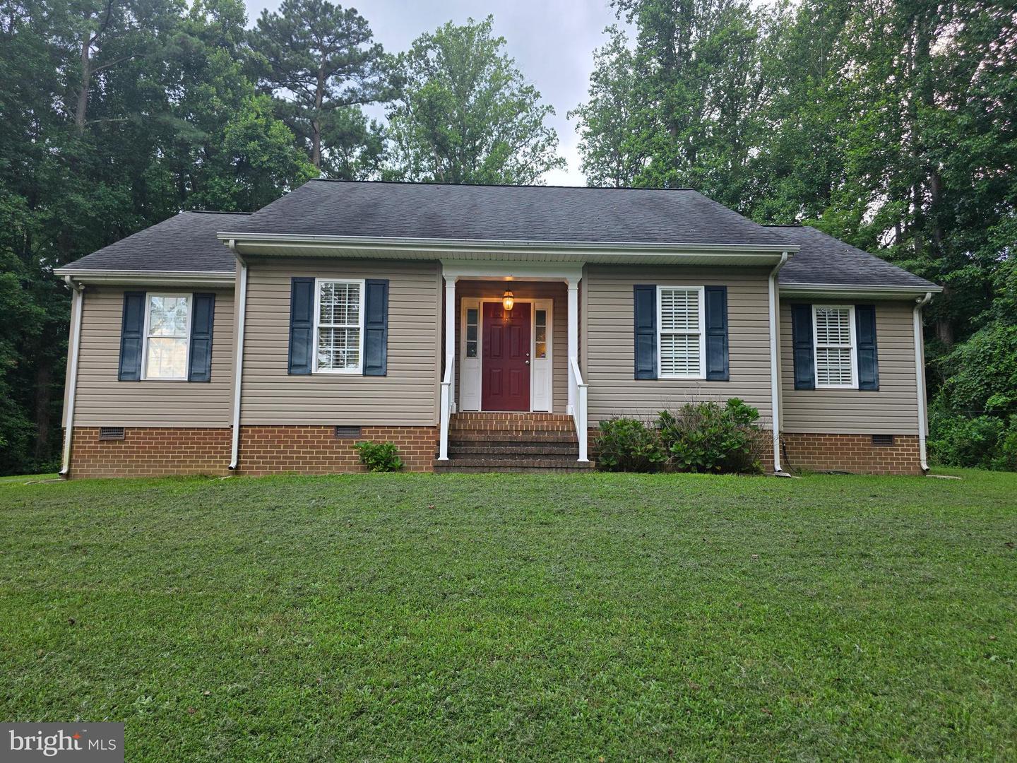 416 BERRY HILL RD, TAPPAHANNOCK, Virginia 22560, 3 Bedrooms Bedrooms, 6 Rooms Rooms,2 BathroomsBathrooms,Residential,For sale,416 BERRY HILL RD,VAES2000916 MLS # VAES2000916