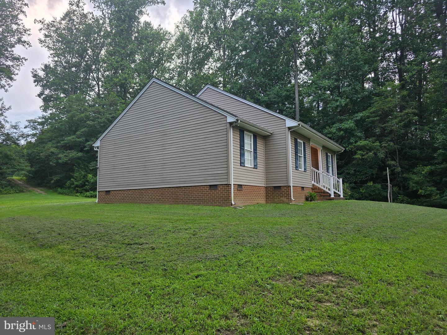 416 BERRY HILL RD, TAPPAHANNOCK, Virginia 22560, 3 Bedrooms Bedrooms, 6 Rooms Rooms,2 BathroomsBathrooms,Residential,For sale,416 BERRY HILL RD,VAES2000916 MLS # VAES2000916