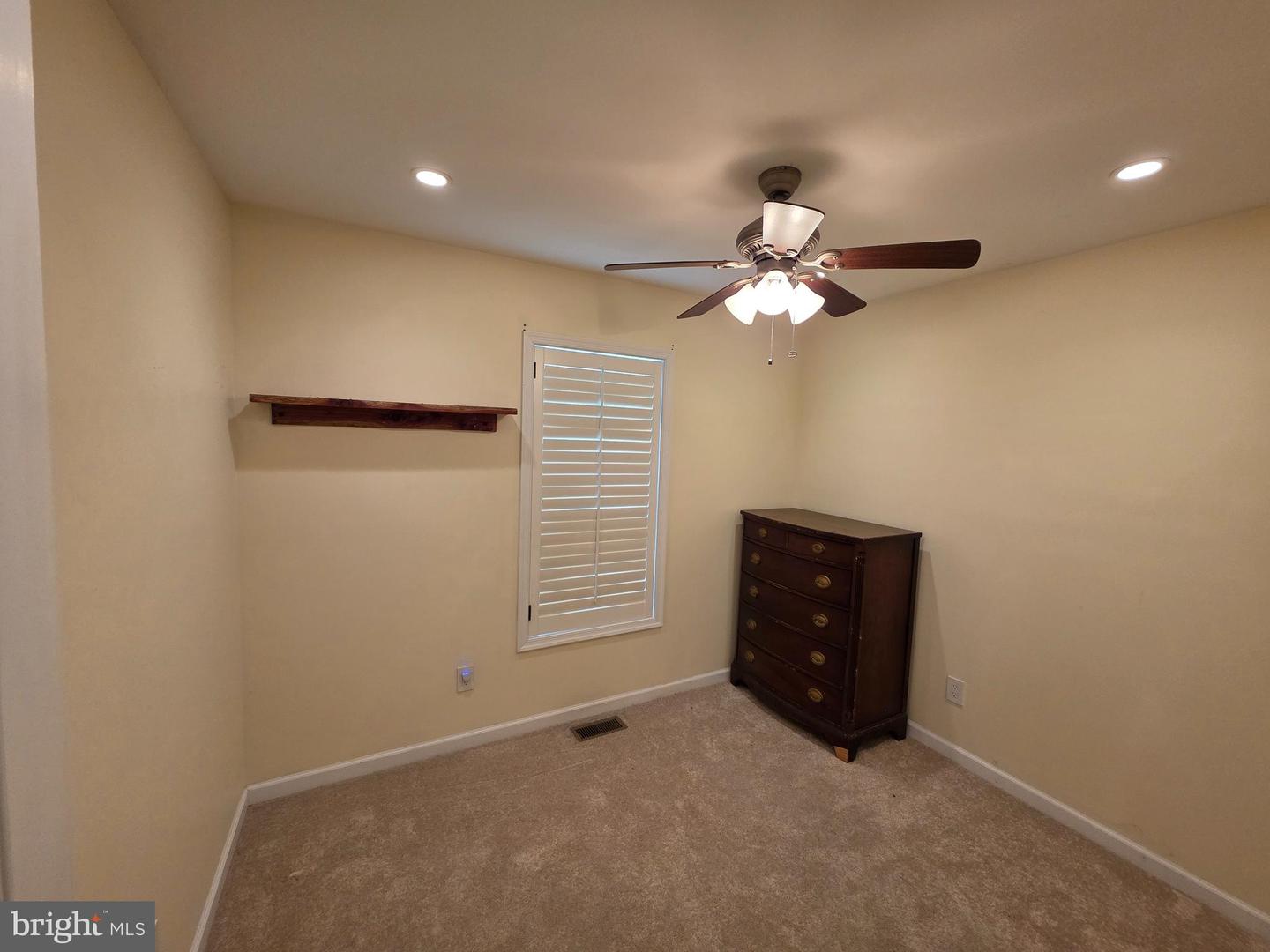 416 BERRY HILL RD, TAPPAHANNOCK, Virginia 22560, 3 Bedrooms Bedrooms, 6 Rooms Rooms,2 BathroomsBathrooms,Residential,For sale,416 BERRY HILL RD,VAES2000916 MLS # VAES2000916