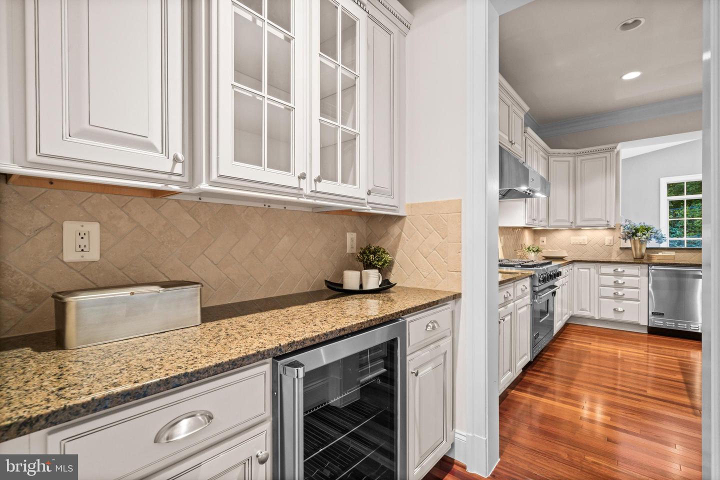 6817 STOCKWELL MANOR DR, FALLS CHURCH, Virginia 22043, 5 Bedrooms Bedrooms, ,4 BathroomsBathrooms,Residential,For sale,6817 STOCKWELL MANOR DR,VAFX2259806 MLS # VAFX2259806