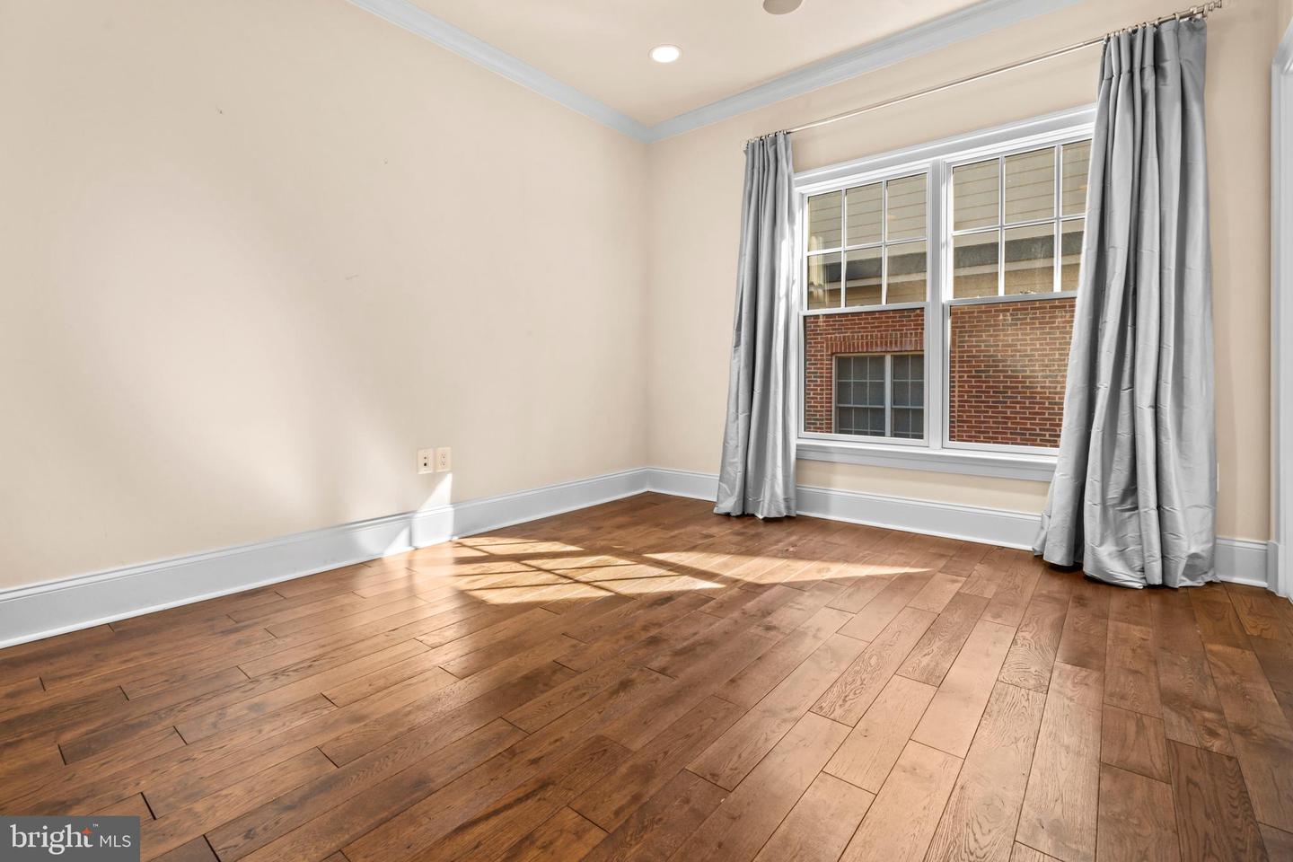 6817 STOCKWELL MANOR DR, FALLS CHURCH, Virginia 22043, 5 Bedrooms Bedrooms, ,4 BathroomsBathrooms,Residential,For sale,6817 STOCKWELL MANOR DR,VAFX2259806 MLS # VAFX2259806