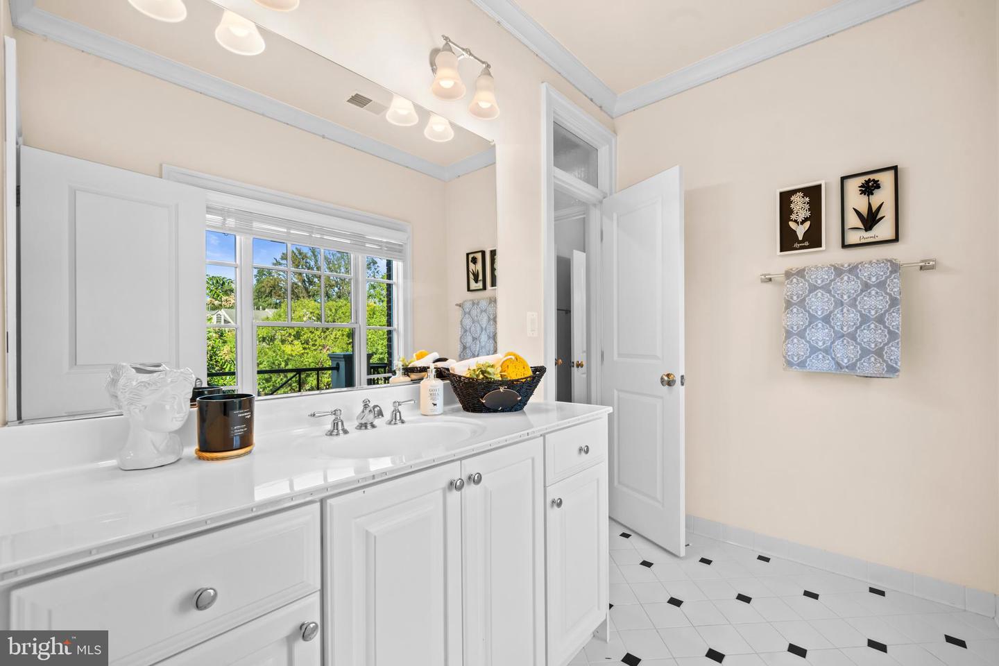6817 STOCKWELL MANOR DR, FALLS CHURCH, Virginia 22043, 5 Bedrooms Bedrooms, ,4 BathroomsBathrooms,Residential,For sale,6817 STOCKWELL MANOR DR,VAFX2259806 MLS # VAFX2259806