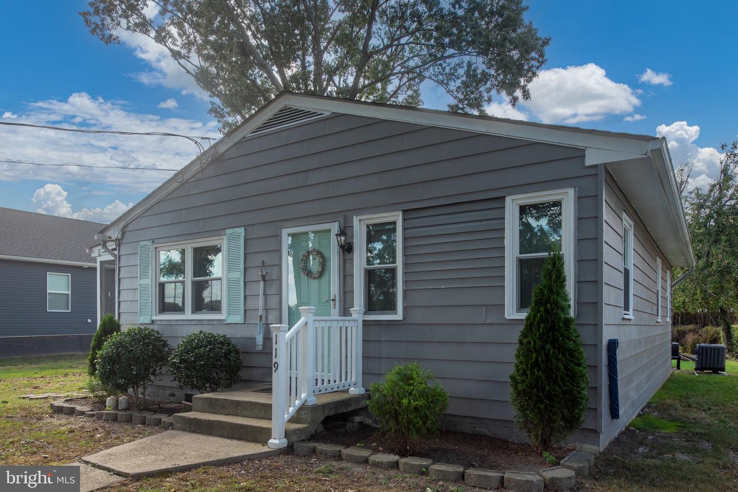 119 1ST ST, COLONIAL BEACH, Virginia 22443, 3 Bedrooms Bedrooms, 5 Rooms Rooms,1 BathroomBathrooms,Residential,For sale,119 1ST ST,VAWE2009588 MLS # VAWE2009588