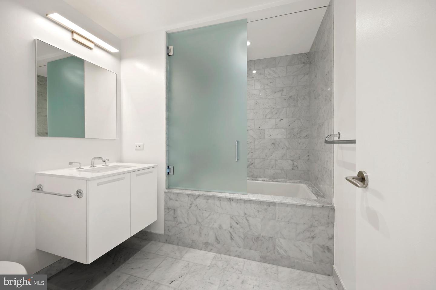 1055 WISCONSIN AVE NW #4E, WASHINGTON, District Of Columbia 20007, 4 Bedrooms Bedrooms, ,4 BathroomsBathrooms,Residential,For sale,1055 WISCONSIN AVE NW #4E,DCDC2216246 MLS # DCDC2216246