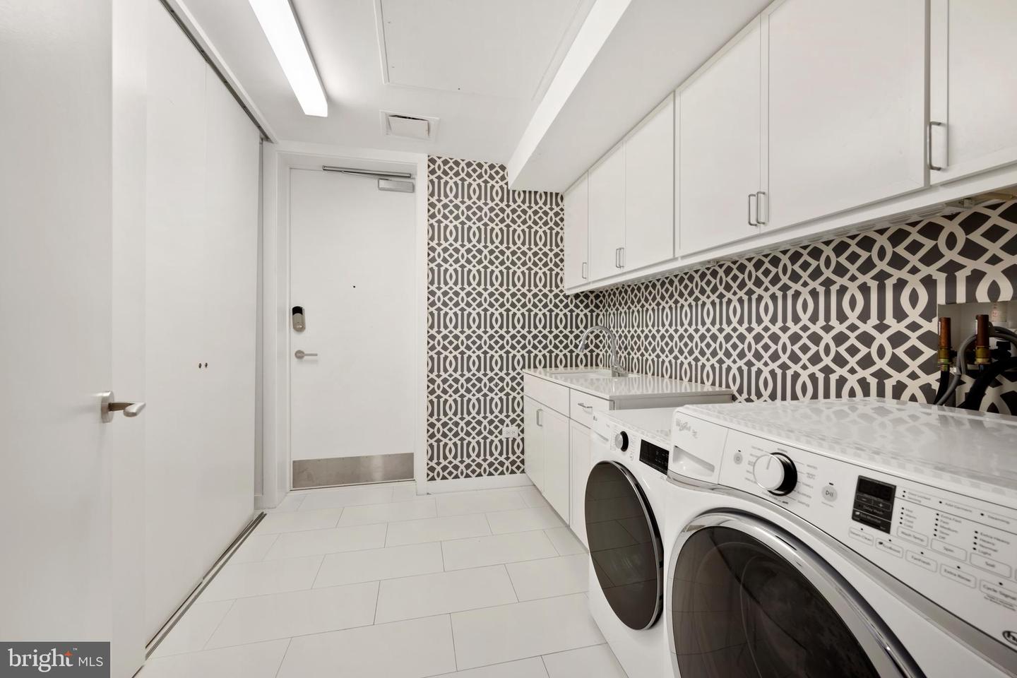 1055 WISCONSIN AVE NW #4E, WASHINGTON, District Of Columbia 20007, 4 Bedrooms Bedrooms, ,4 BathroomsBathrooms,Residential,For sale,1055 WISCONSIN AVE NW #4E,DCDC2216246 MLS # DCDC2216246