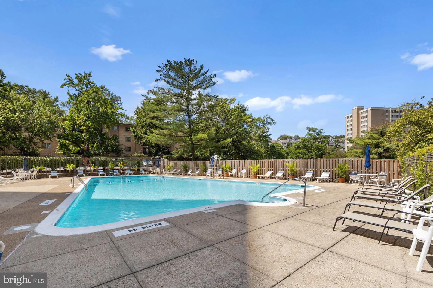 5340 HOLMES RUN PKWY #1102, ALEXANDRIA, Virginia 22304, 2 Bedrooms Bedrooms, ,1 BathroomBathrooms,Residential,For sale,5340 HOLMES RUN PKWY #1102,VAAX2048984 MLS # VAAX2048984
