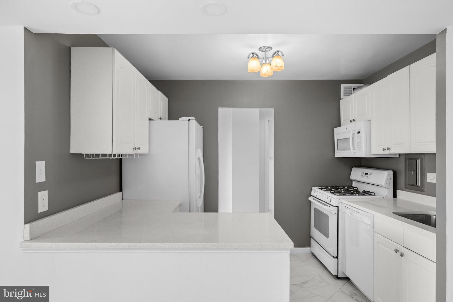 5340 HOLMES RUN PKWY #1102, ALEXANDRIA, Virginia 22304, 2 Bedrooms Bedrooms, ,1 BathroomBathrooms,Residential,For sale,5340 HOLMES RUN PKWY #1102,VAAX2048984 MLS # VAAX2048984