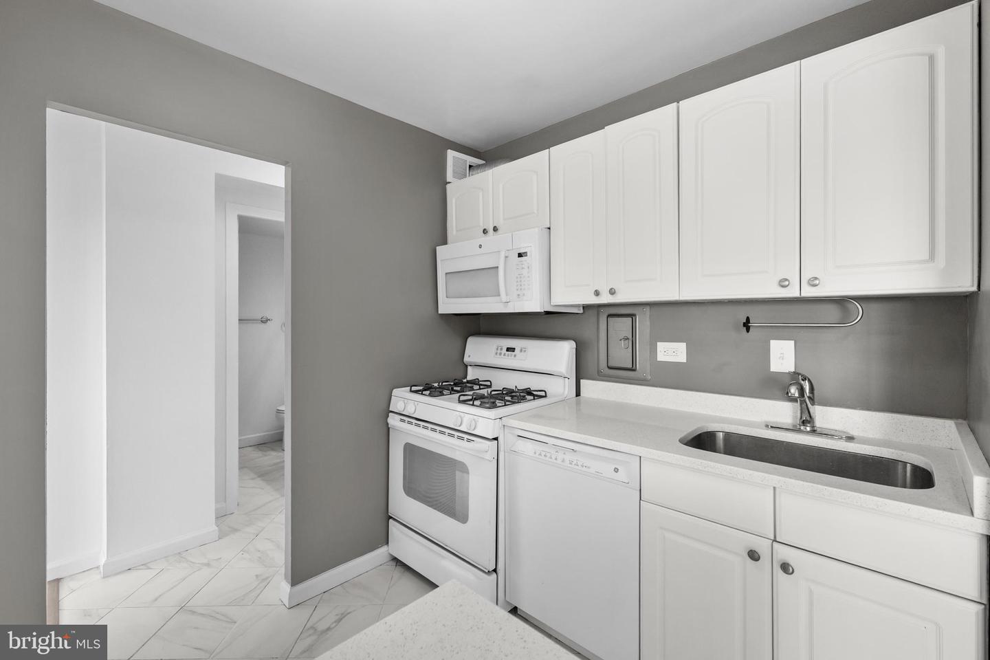 5340 HOLMES RUN PKWY #1102, ALEXANDRIA, Virginia 22304, 2 Bedrooms Bedrooms, ,1 BathroomBathrooms,Residential,For sale,5340 HOLMES RUN PKWY #1102,VAAX2048984 MLS # VAAX2048984