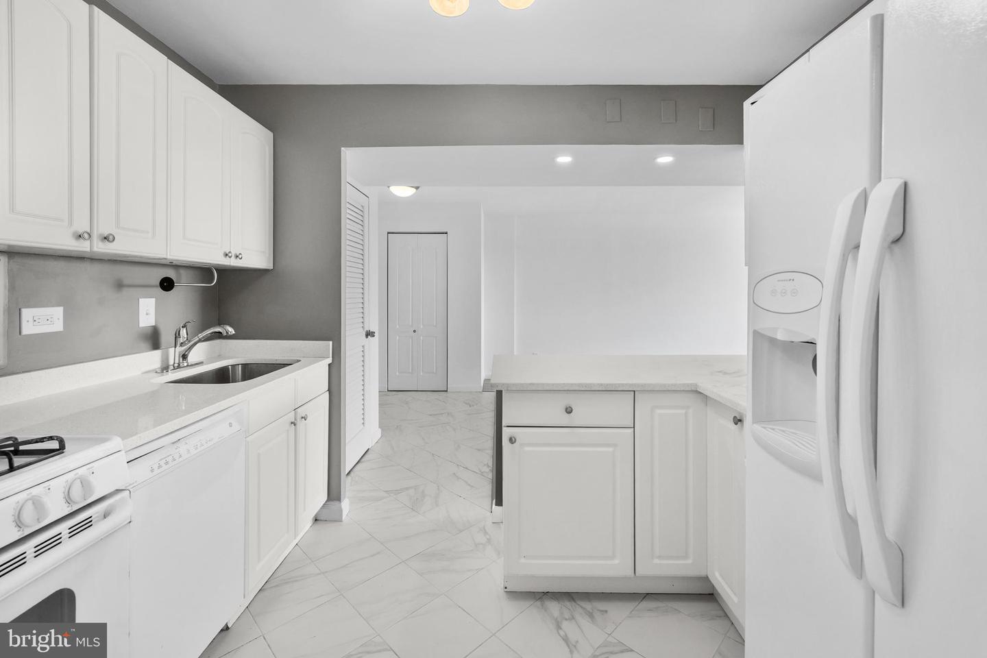 5340 HOLMES RUN PKWY #1102, ALEXANDRIA, Virginia 22304, 2 Bedrooms Bedrooms, ,1 BathroomBathrooms,Residential,For sale,5340 HOLMES RUN PKWY #1102,VAAX2048984 MLS # VAAX2048984