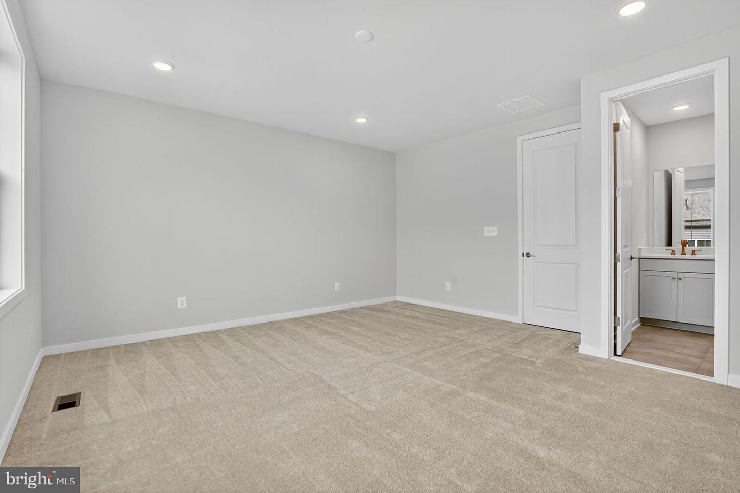 42148 STONE PRESS TER, BRAMBLETON, Virginia 20148, 3 Bedrooms Bedrooms, ,3 BathroomsBathrooms,Residential,For sale,42148 STONE PRESS TER,VALO2105560 MLS # VALO2105560