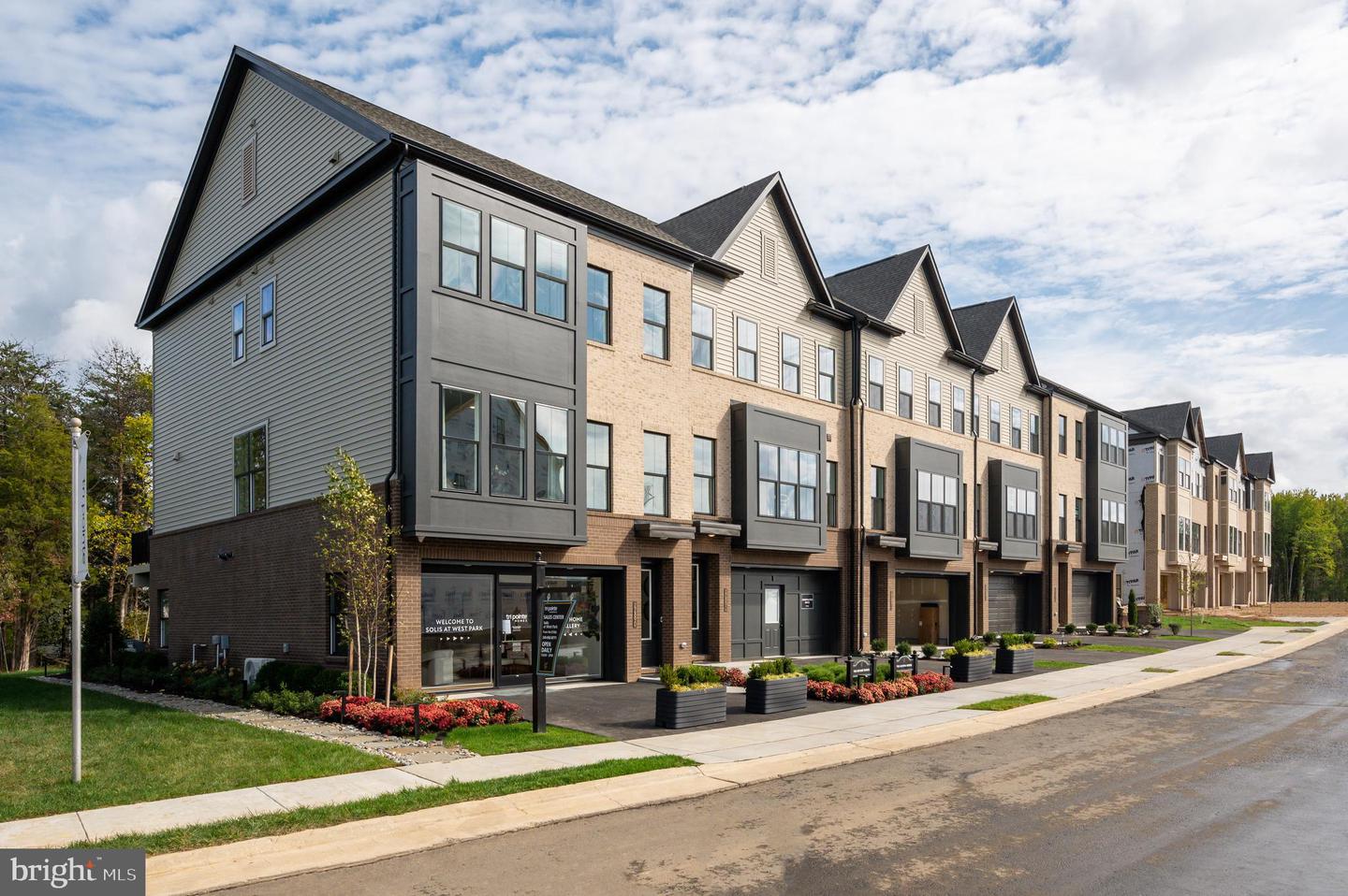 42148 STONE PRESS TER, BRAMBLETON, Virginia 20148, 3 Bedrooms Bedrooms, ,3 BathroomsBathrooms,Residential,For sale,42148 STONE PRESS TER,VALO2105560 MLS # VALO2105560