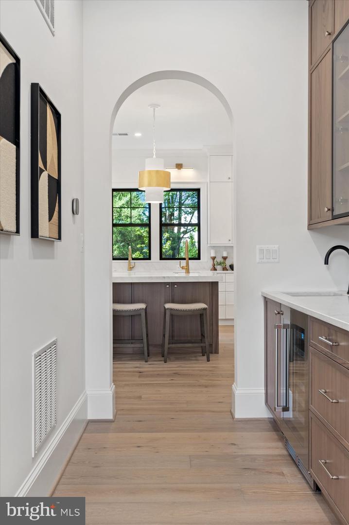 4911 37TH ST N, ARLINGTON, Virginia 22207, 7 Bedrooms Bedrooms, ,7 BathroomsBathrooms,Residential,For sale,4911 37TH ST N,VAAR2054480 MLS # VAAR2054480