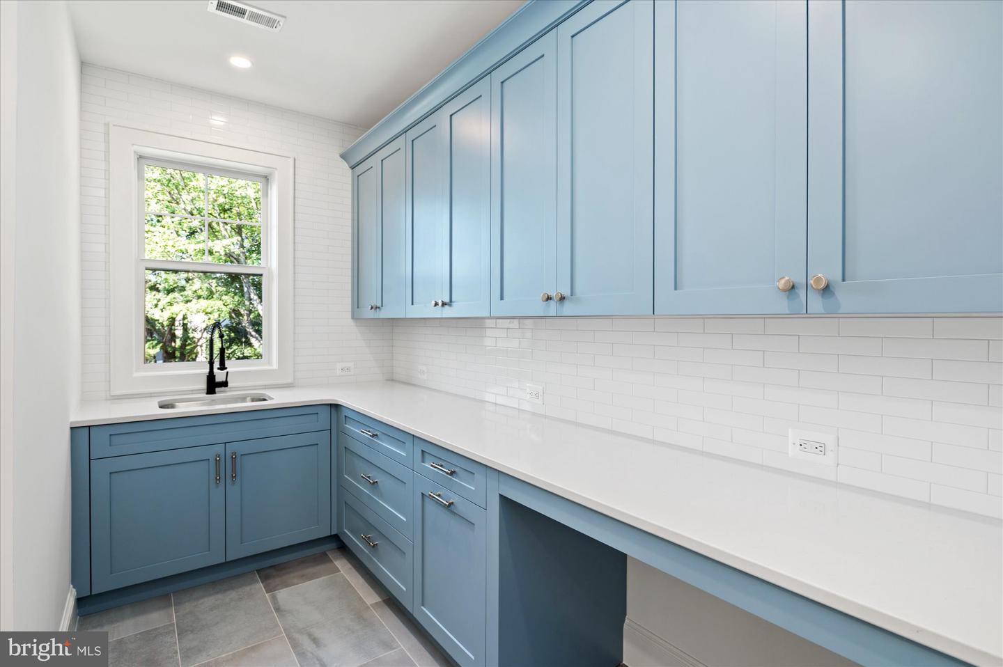 4911 37TH ST N, ARLINGTON, Virginia 22207, 7 Bedrooms Bedrooms, ,7 BathroomsBathrooms,Residential,For sale,4911 37TH ST N,VAAR2054480 MLS # VAAR2054480