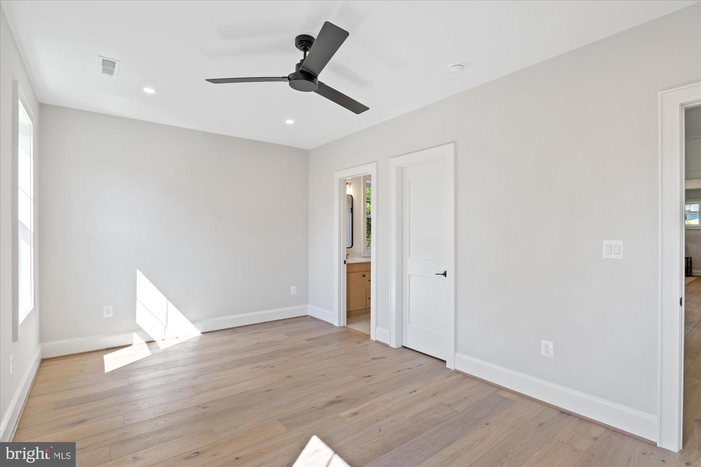 4911 37TH ST N, ARLINGTON, Virginia 22207, 7 Bedrooms Bedrooms, ,7 BathroomsBathrooms,Residential,For sale,4911 37TH ST N,VAAR2054480 MLS # VAAR2054480