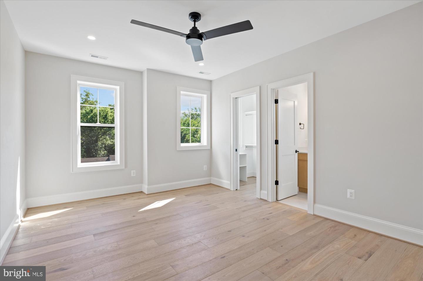 4911 37TH ST N, ARLINGTON, Virginia 22207, 7 Bedrooms Bedrooms, ,7 BathroomsBathrooms,Residential,For sale,4911 37TH ST N,VAAR2054480 MLS # VAAR2054480