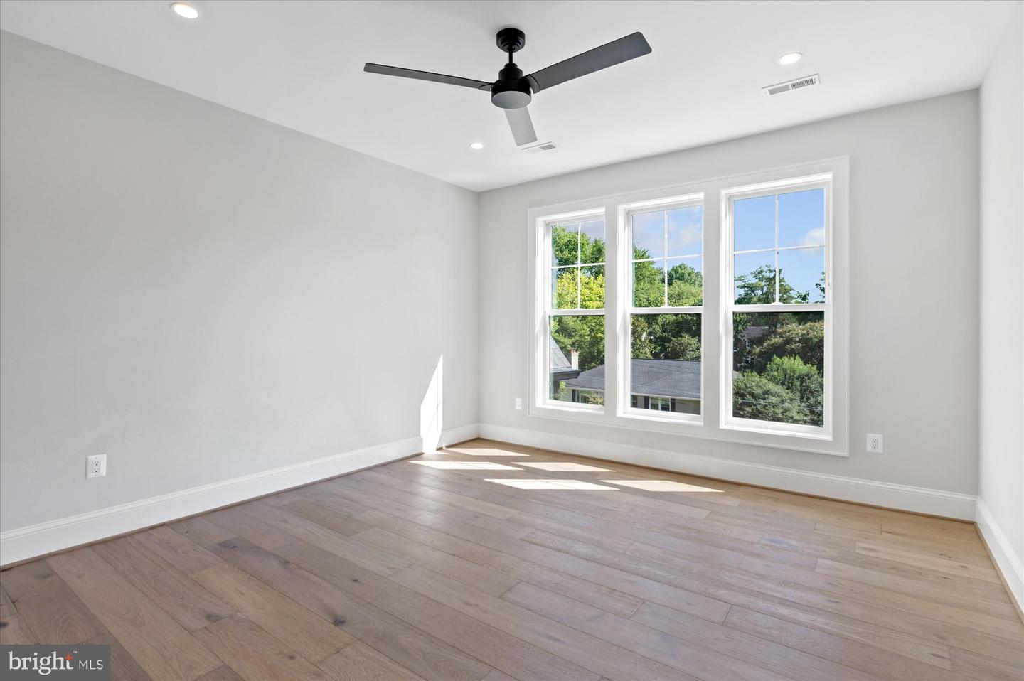 4911 37TH ST N, ARLINGTON, Virginia 22207, 7 Bedrooms Bedrooms, ,7 BathroomsBathrooms,Residential,For sale,4911 37TH ST N,VAAR2054480 MLS # VAAR2054480