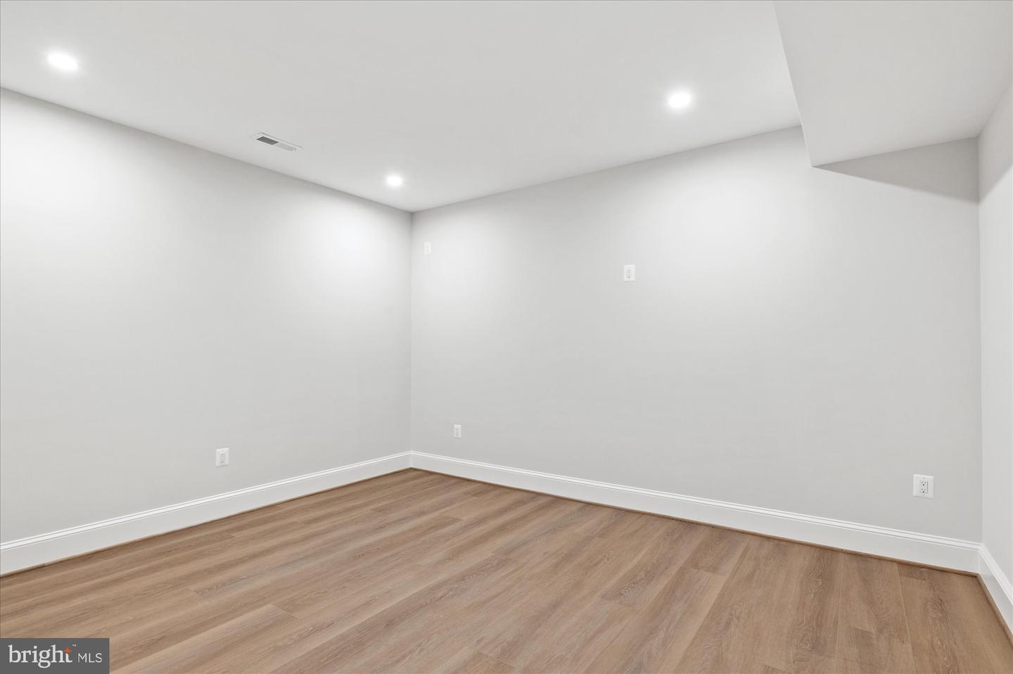 4911 37TH ST N, ARLINGTON, Virginia 22207, 7 Bedrooms Bedrooms, ,7 BathroomsBathrooms,Residential,For sale,4911 37TH ST N,VAAR2054480 MLS # VAAR2054480