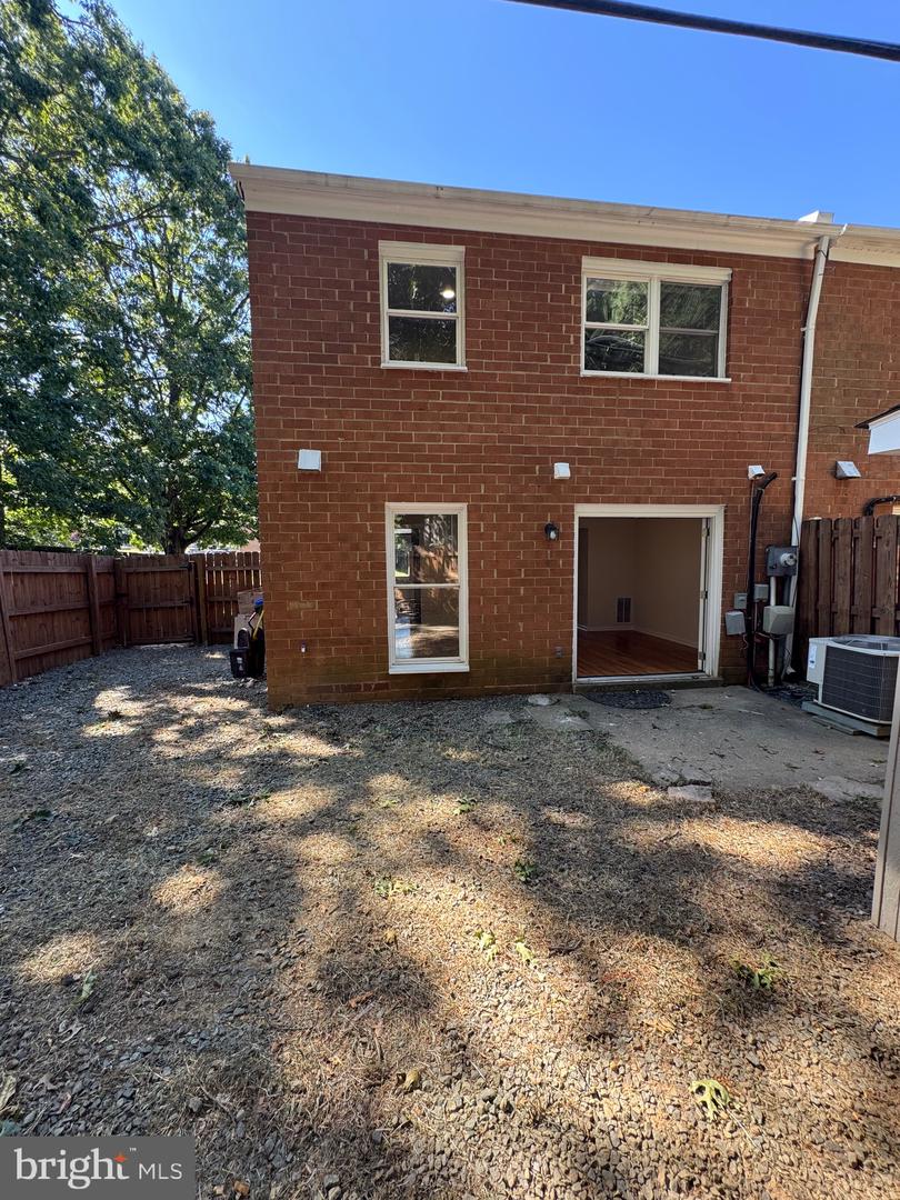 1 OAK DR, STAFFORD, Virginia 22554, 4 Bedrooms Bedrooms, ,1 BathroomBathrooms,Residential,For sale,1 OAK DR,VAST2041304 MLS # VAST2041304