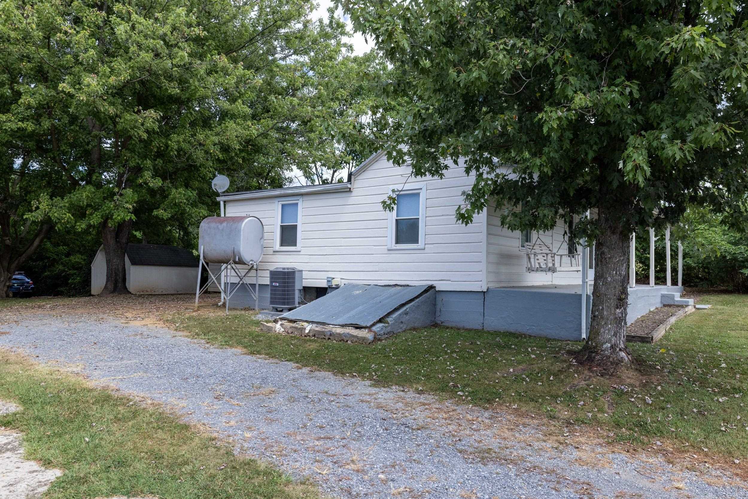 17801 RED BRUSH RD, ELKTON, Virginia 22827, 2 Bedrooms Bedrooms, ,1 BathroomBathrooms,Residential,17801 RED BRUSH RD,668337 MLS # 668337