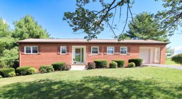 2056 KNIGHTLY MILL RD, FORT DEFIANCE, Virginia 24437, 3 Bedrooms Bedrooms, ,2 BathroomsBathrooms,Residential,2056 KNIGHTLY MILL RD,668353 MLS # 668353