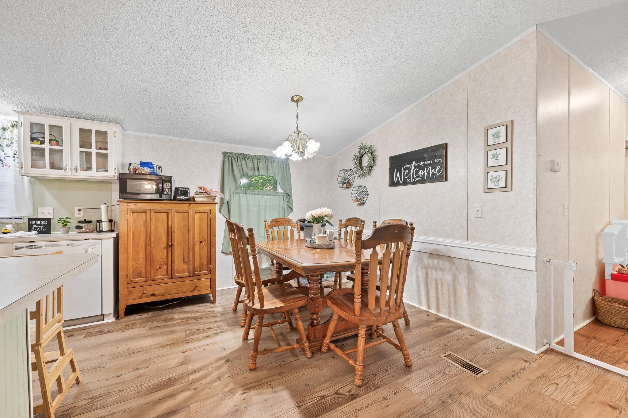 140 GARFORD RD, MADISON HEIGHTS, Virginia 24572, 4 Bedrooms Bedrooms, ,2 BathroomsBathrooms,Residential,140 Garford Rd, Madison Heights, VA 24572,140 GARFORD RD,668354 MLS # 668354