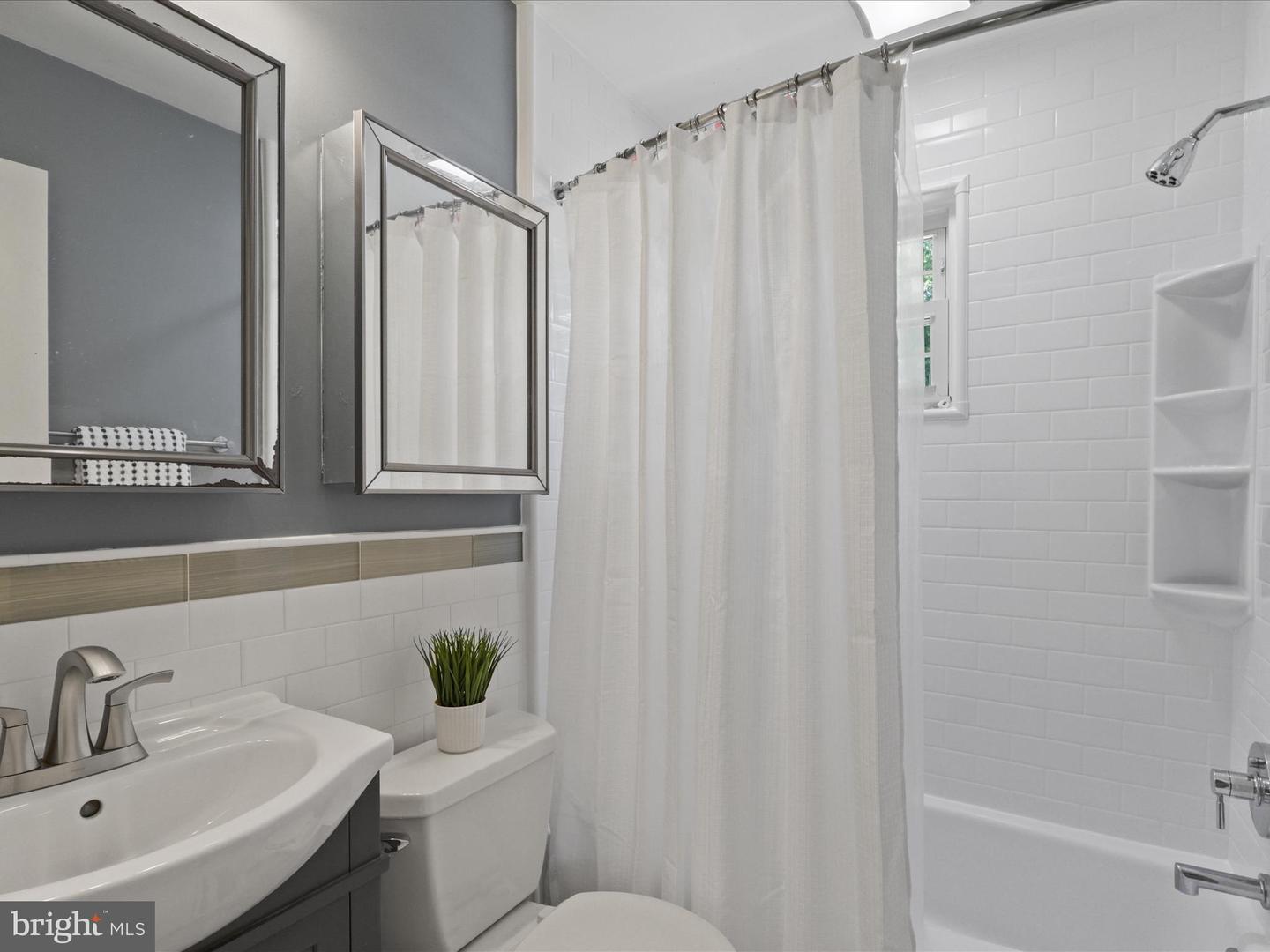 6632 REYNARD DR, SPRINGFIELD, Virginia 22152, 4 Bedrooms Bedrooms, ,2 BathroomsBathrooms,Residential,For sale,6632 REYNARD DR,VAFX2261388 MLS # VAFX2261388