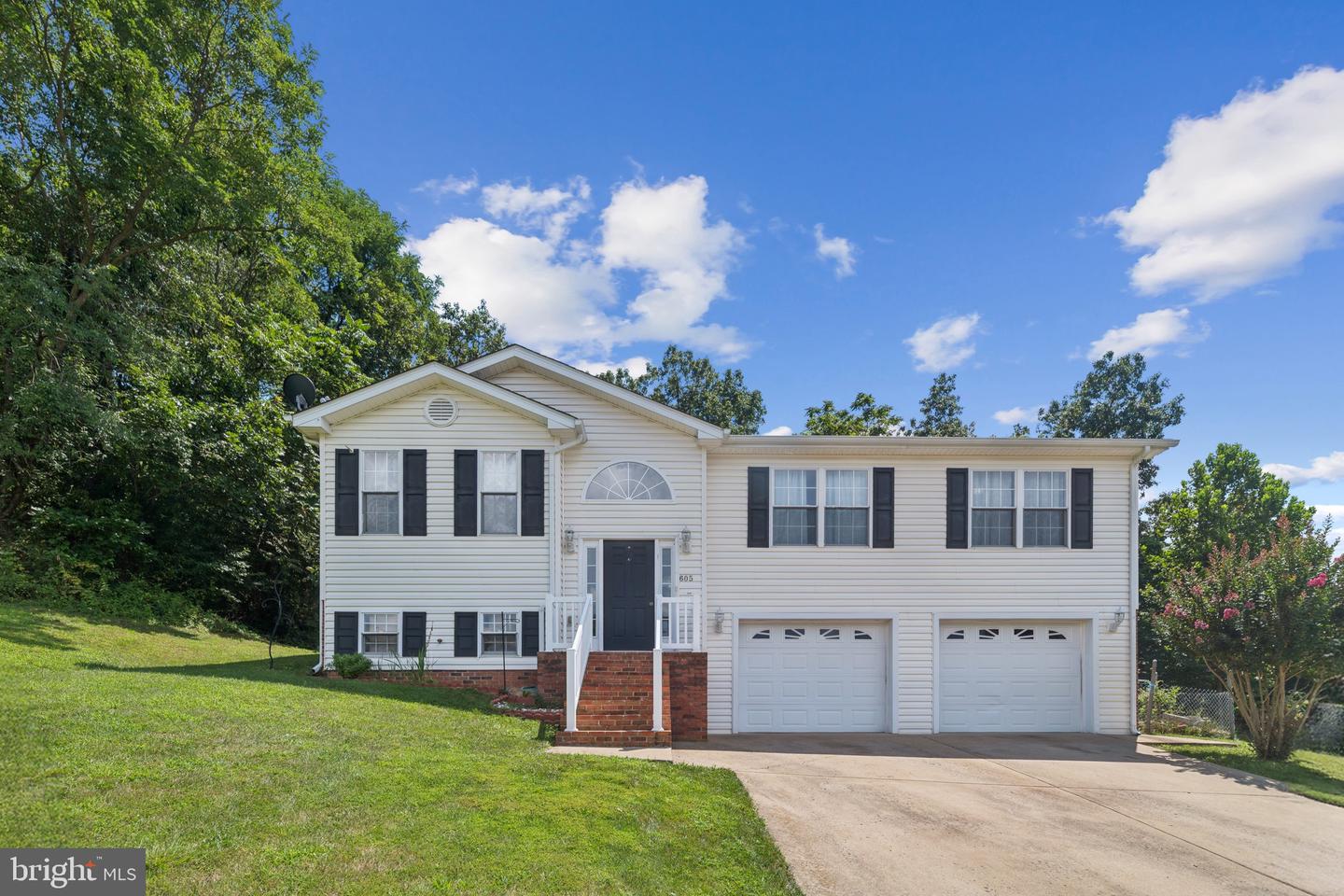 605 CEDAR CT, WOODSTOCK, Virginia 22664, 3 Bedrooms Bedrooms, 6 Rooms Rooms,2 BathroomsBathrooms,Residential,For sale,605 CEDAR CT,VASH2012248 MLS # VASH2012248