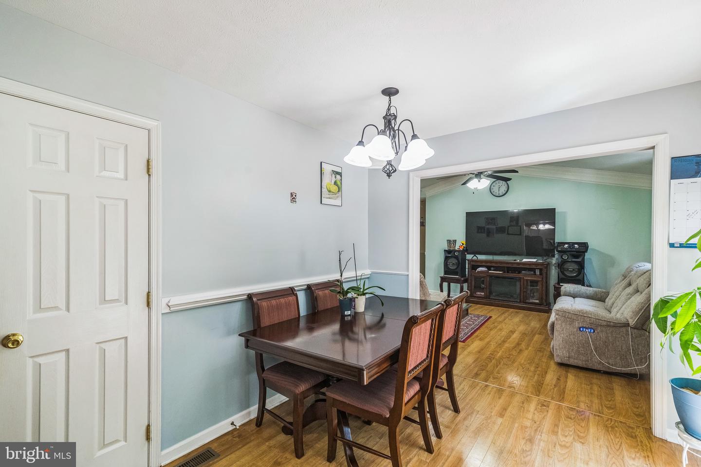 605 CEDAR CT, WOODSTOCK, Virginia 22664, 3 Bedrooms Bedrooms, 6 Rooms Rooms,2 BathroomsBathrooms,Residential,For sale,605 CEDAR CT,VASH2012248 MLS # VASH2012248