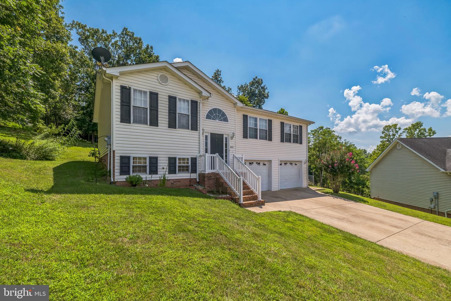 605 CEDAR CT, WOODSTOCK, Virginia 22664, 3 Bedrooms Bedrooms, 6 Rooms Rooms,2 BathroomsBathrooms,Residential,For sale,605 CEDAR CT,VASH2012248 MLS # VASH2012248