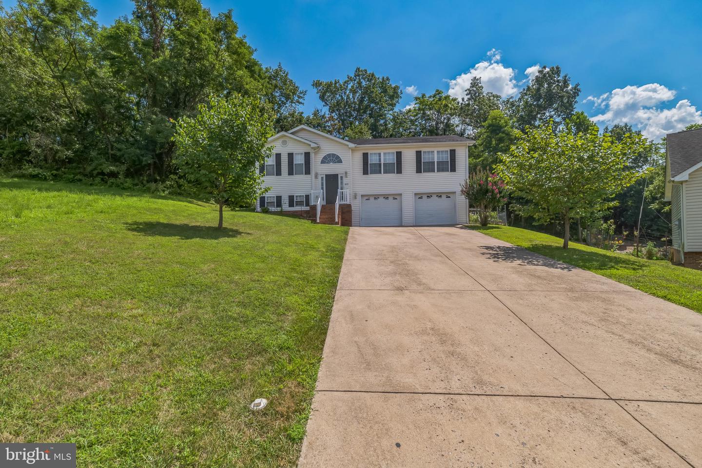605 CEDAR CT, WOODSTOCK, Virginia 22664, 3 Bedrooms Bedrooms, 6 Rooms Rooms,2 BathroomsBathrooms,Residential,For sale,605 CEDAR CT,VASH2012248 MLS # VASH2012248