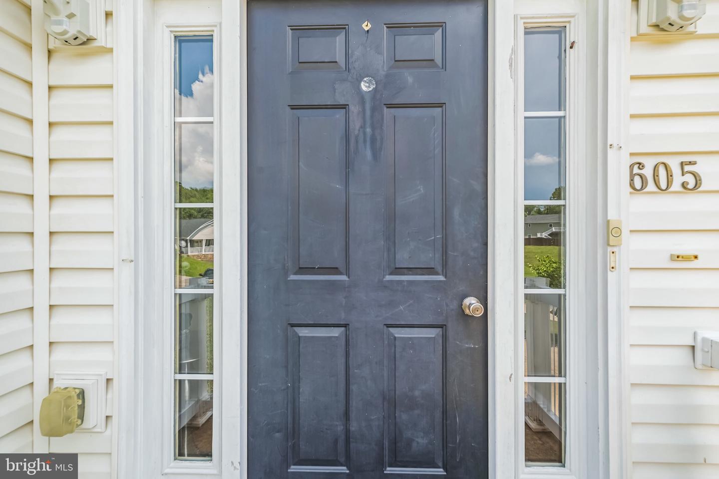 605 CEDAR CT, WOODSTOCK, Virginia 22664, 3 Bedrooms Bedrooms, 6 Rooms Rooms,2 BathroomsBathrooms,Residential,For sale,605 CEDAR CT,VASH2012248 MLS # VASH2012248