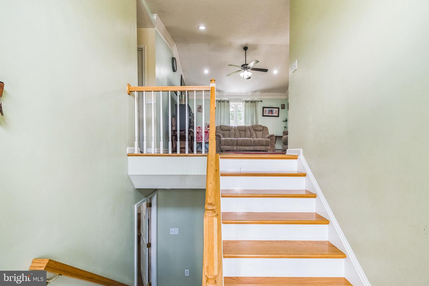 605 CEDAR CT, WOODSTOCK, Virginia 22664, 3 Bedrooms Bedrooms, 6 Rooms Rooms,2 BathroomsBathrooms,Residential,For sale,605 CEDAR CT,VASH2012248 MLS # VASH2012248