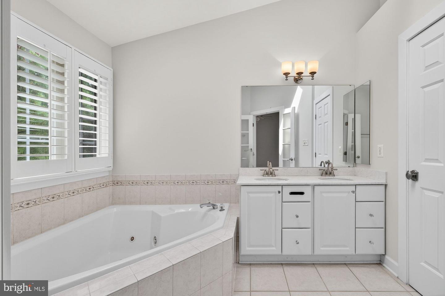 2753 MANHATTAN PL, VIENNA, Virginia 22180, 3 Bedrooms Bedrooms, ,3 BathroomsBathrooms,Residential,For sale,2753 MANHATTAN PL,VAFX2262356 MLS # VAFX2262356