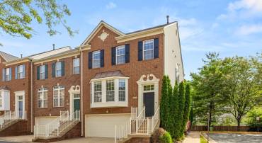 2753 MANHATTAN PL, VIENNA, Virginia 22180, 3 Bedrooms Bedrooms, ,3 BathroomsBathrooms,Residential,For sale,2753 MANHATTAN PL,VAFX2262356 MLS # VAFX2262356