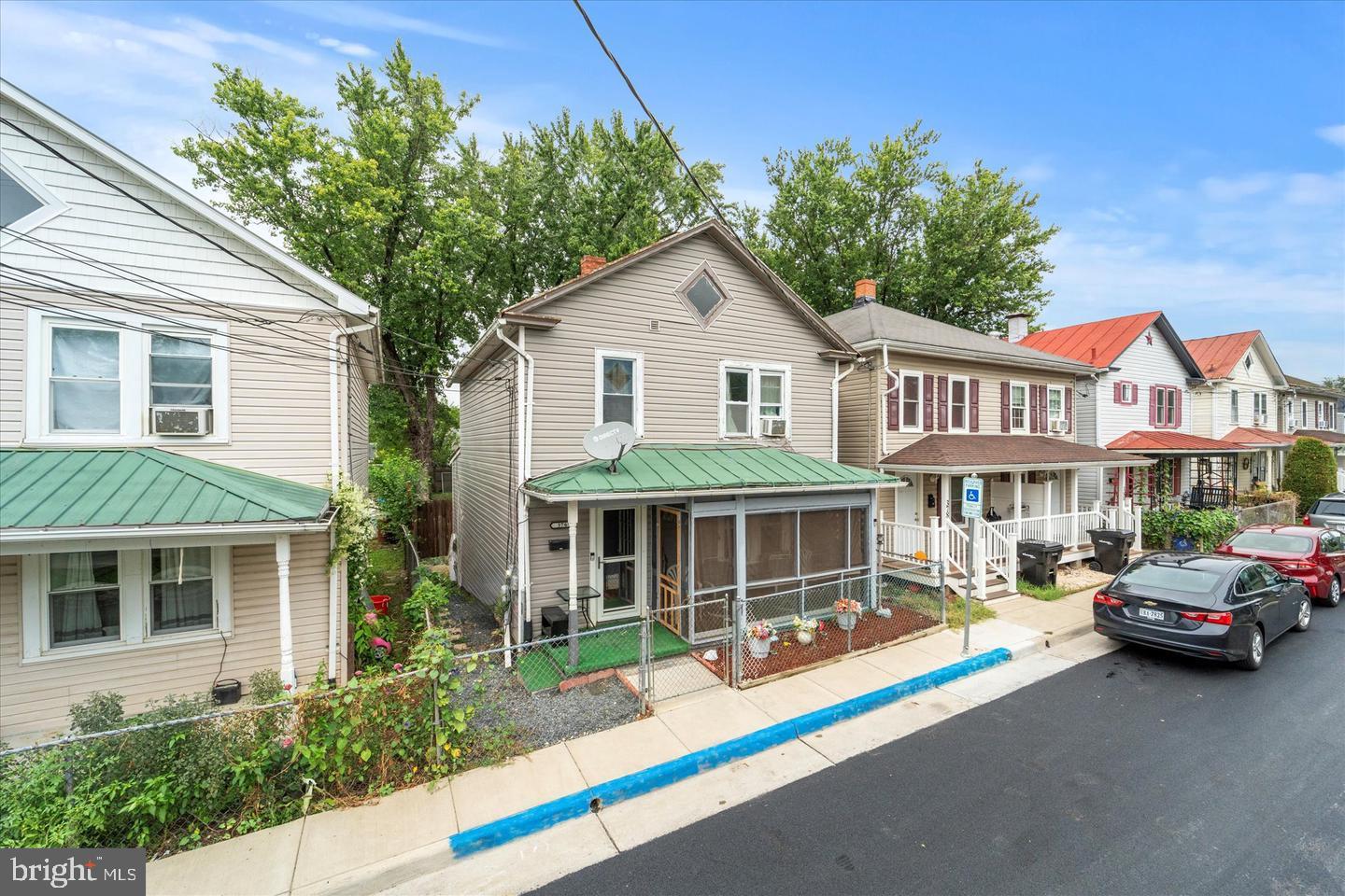 376 CHARLES ST, WINCHESTER, Virginia 22601, 3 Bedrooms Bedrooms, ,1 BathroomBathrooms,Residential,For sale,376 CHARLES ST,VAWI2008924 MLS # VAWI2008924