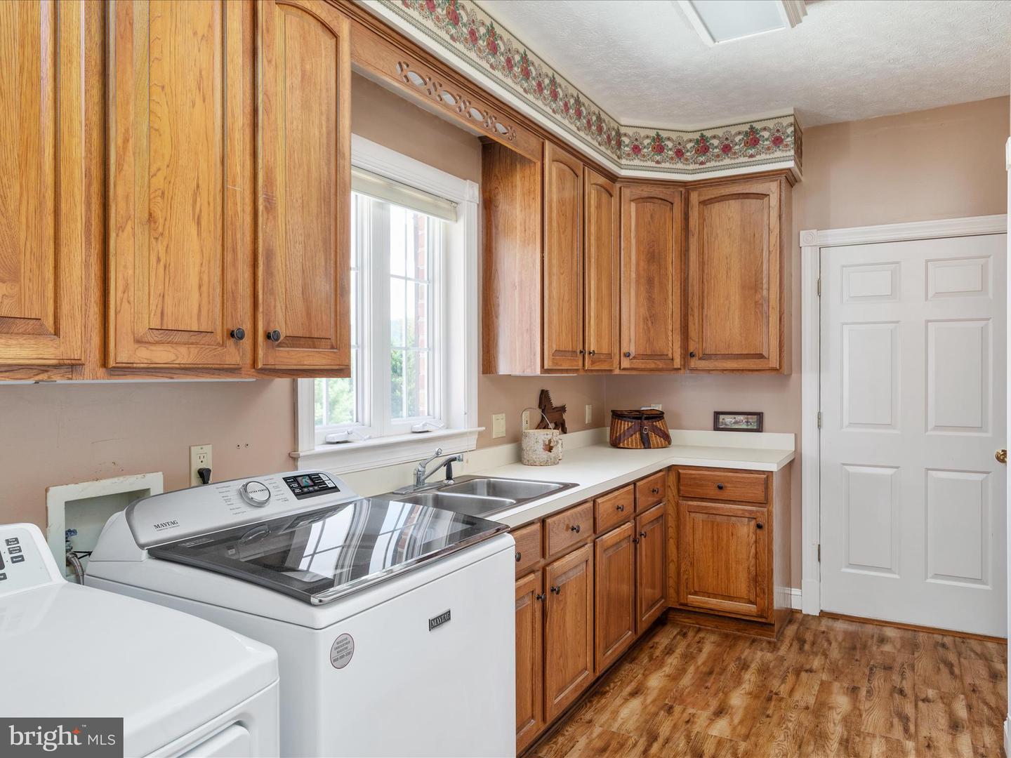 256 CLIFFSIDE DR, EDINBURG, Virginia 22824, 5 Bedrooms Bedrooms, 11 Rooms Rooms,5 BathroomsBathrooms,Residential,For sale,256 CLIFFSIDE DR,VASH2012292 MLS # VASH2012292
