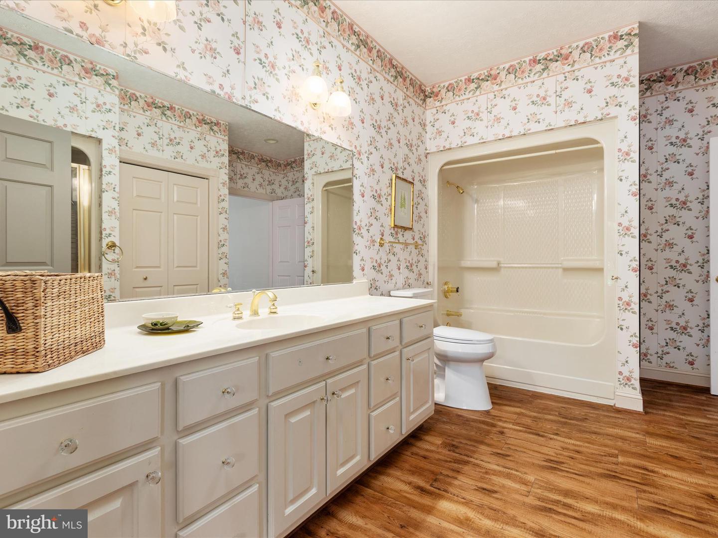 256 CLIFFSIDE DR, EDINBURG, Virginia 22824, 5 Bedrooms Bedrooms, 11 Rooms Rooms,5 BathroomsBathrooms,Residential,For sale,256 CLIFFSIDE DR,VASH2012292 MLS # VASH2012292