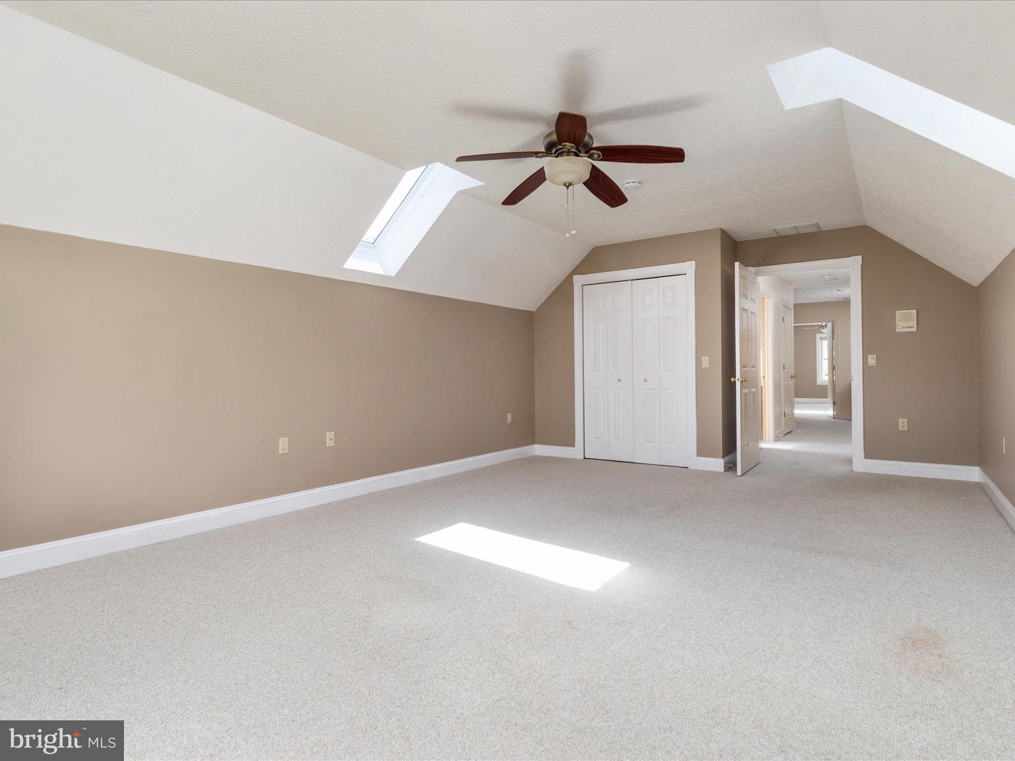 256 CLIFFSIDE DR, EDINBURG, Virginia 22824, 5 Bedrooms Bedrooms, 11 Rooms Rooms,5 BathroomsBathrooms,Residential,For sale,256 CLIFFSIDE DR,VASH2012292 MLS # VASH2012292