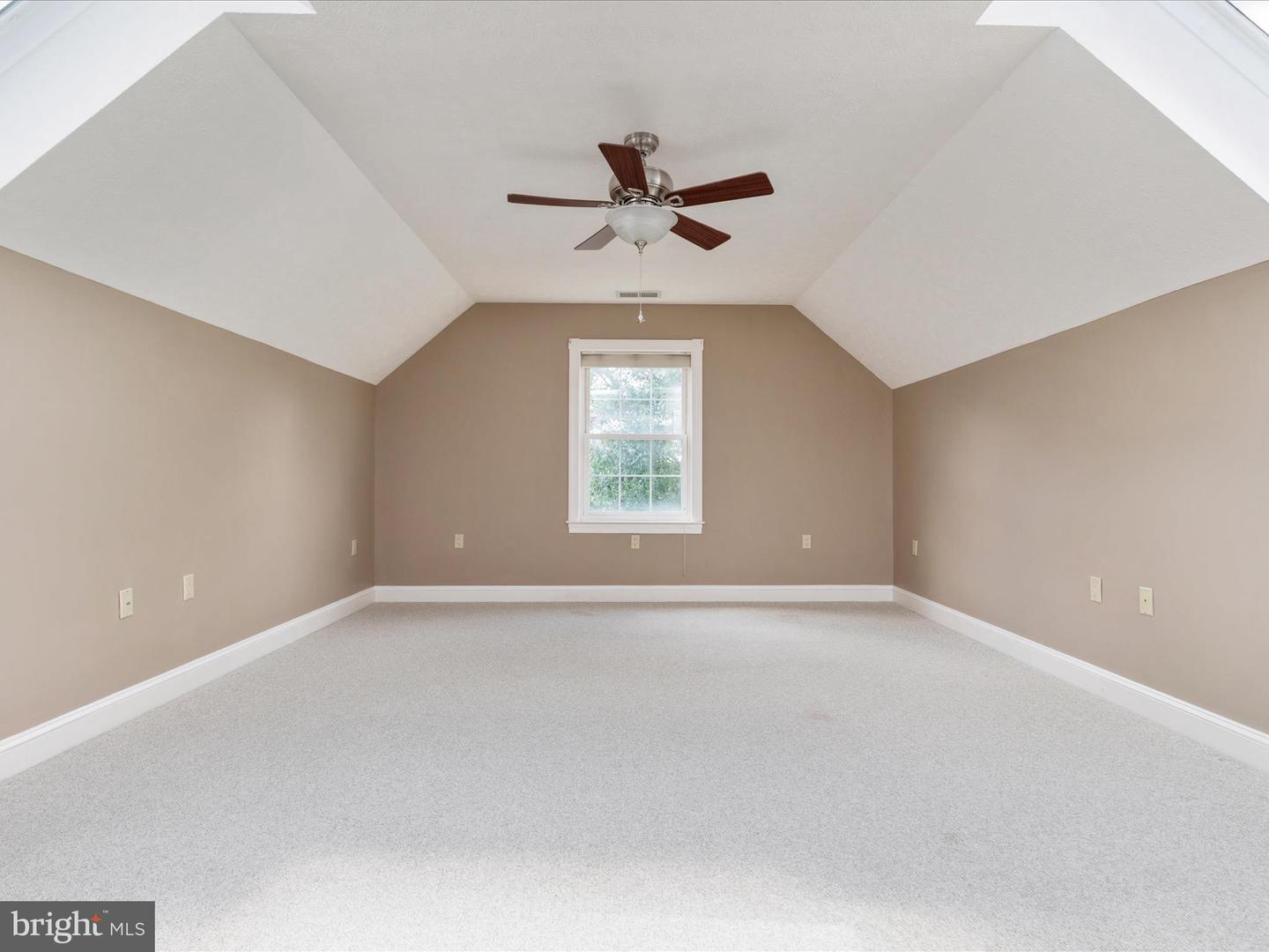 256 CLIFFSIDE DR, EDINBURG, Virginia 22824, 5 Bedrooms Bedrooms, 11 Rooms Rooms,5 BathroomsBathrooms,Residential,For sale,256 CLIFFSIDE DR,VASH2012292 MLS # VASH2012292