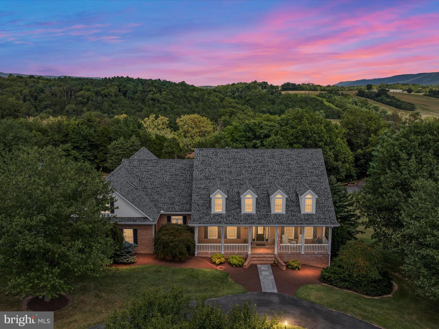 256 CLIFFSIDE DR, EDINBURG, Virginia 22824, 5 Bedrooms Bedrooms, 11 Rooms Rooms,5 BathroomsBathrooms,Residential,For sale,256 CLIFFSIDE DR,VASH2012292 MLS # VASH2012292