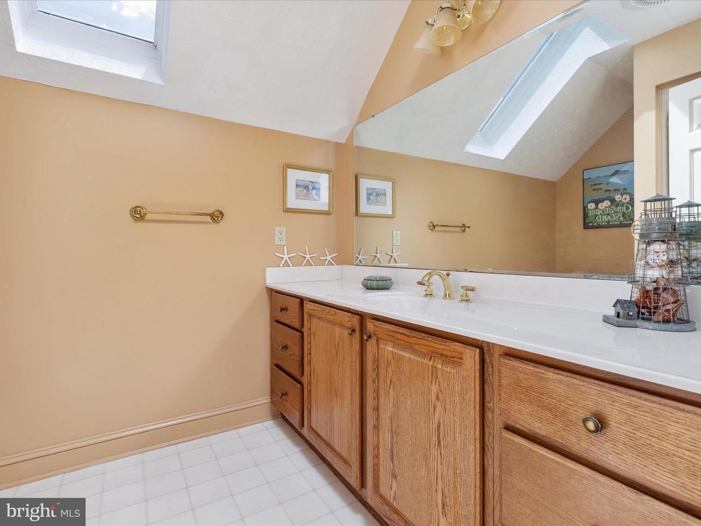 256 CLIFFSIDE DR, EDINBURG, Virginia 22824, 5 Bedrooms Bedrooms, 11 Rooms Rooms,5 BathroomsBathrooms,Residential,For sale,256 CLIFFSIDE DR,VASH2012292 MLS # VASH2012292