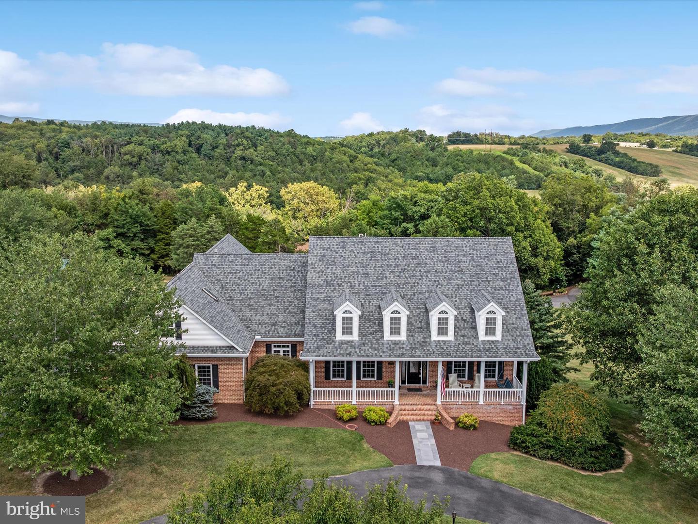 256 CLIFFSIDE DR, EDINBURG, Virginia 22824, 5 Bedrooms Bedrooms, 11 Rooms Rooms,5 BathroomsBathrooms,Residential,For sale,256 CLIFFSIDE DR,VASH2012292 MLS # VASH2012292