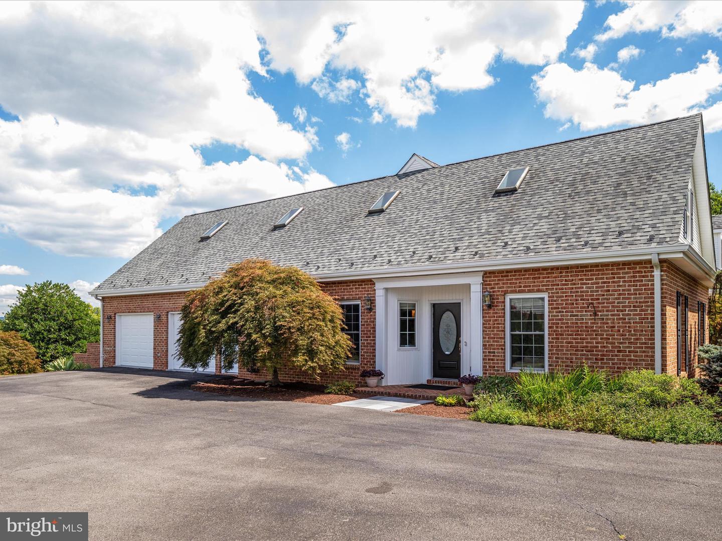 256 CLIFFSIDE DR, EDINBURG, Virginia 22824, 5 Bedrooms Bedrooms, 11 Rooms Rooms,5 BathroomsBathrooms,Residential,For sale,256 CLIFFSIDE DR,VASH2012292 MLS # VASH2012292