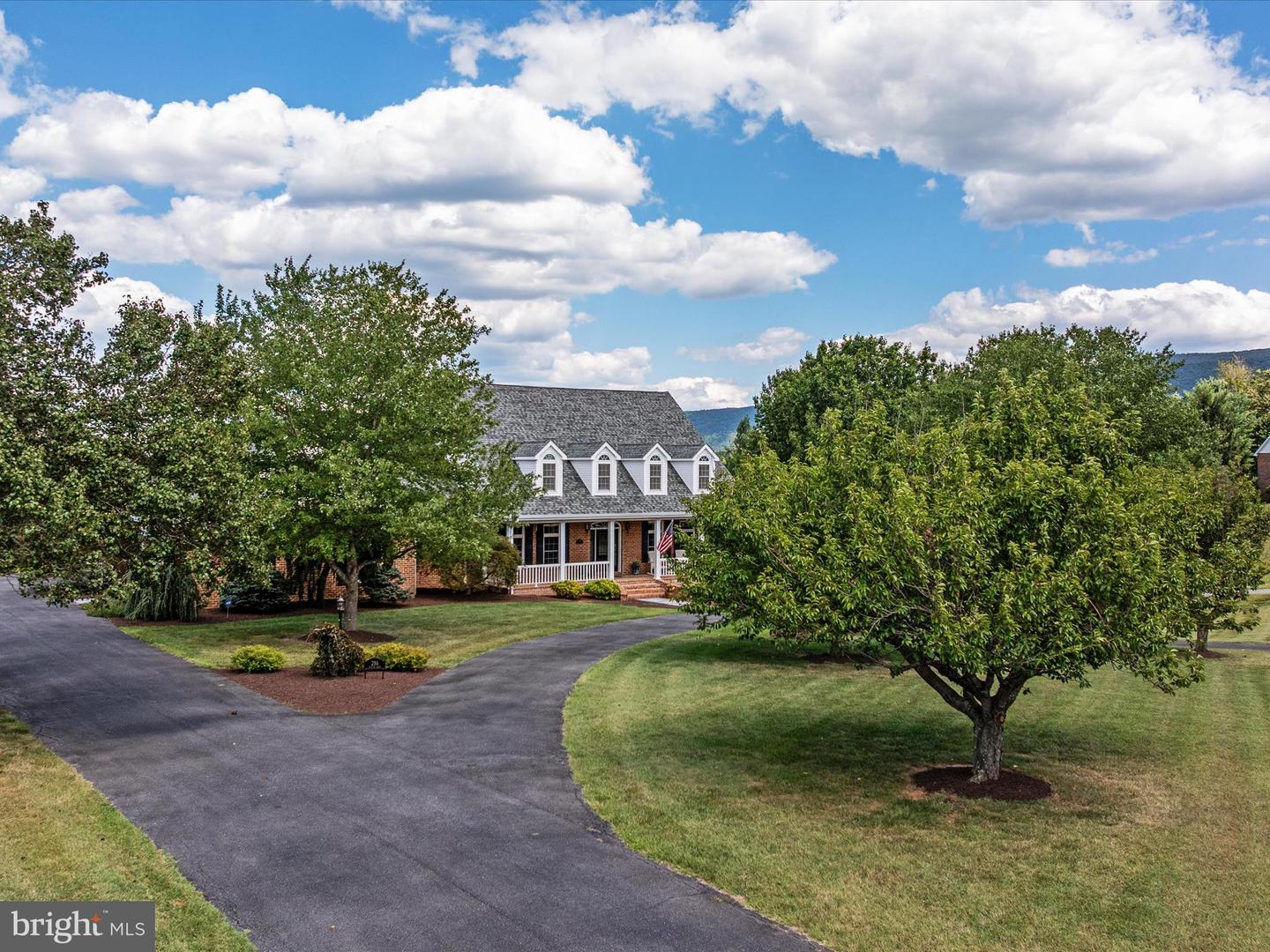 256 CLIFFSIDE DR, EDINBURG, Virginia 22824, 5 Bedrooms Bedrooms, 11 Rooms Rooms,5 BathroomsBathrooms,Residential,For sale,256 CLIFFSIDE DR,VASH2012292 MLS # VASH2012292